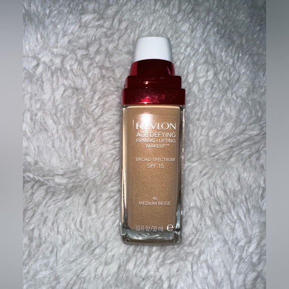 New Revlon Liquid Foundation, Age Defying 3XFace Makeup, Anti-Aging and Firming - Picture 15 of 16